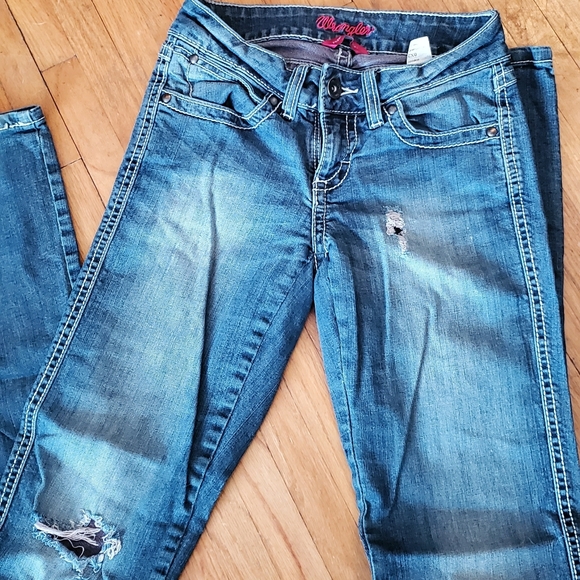 Womens wranglers - Picture 3 of 6